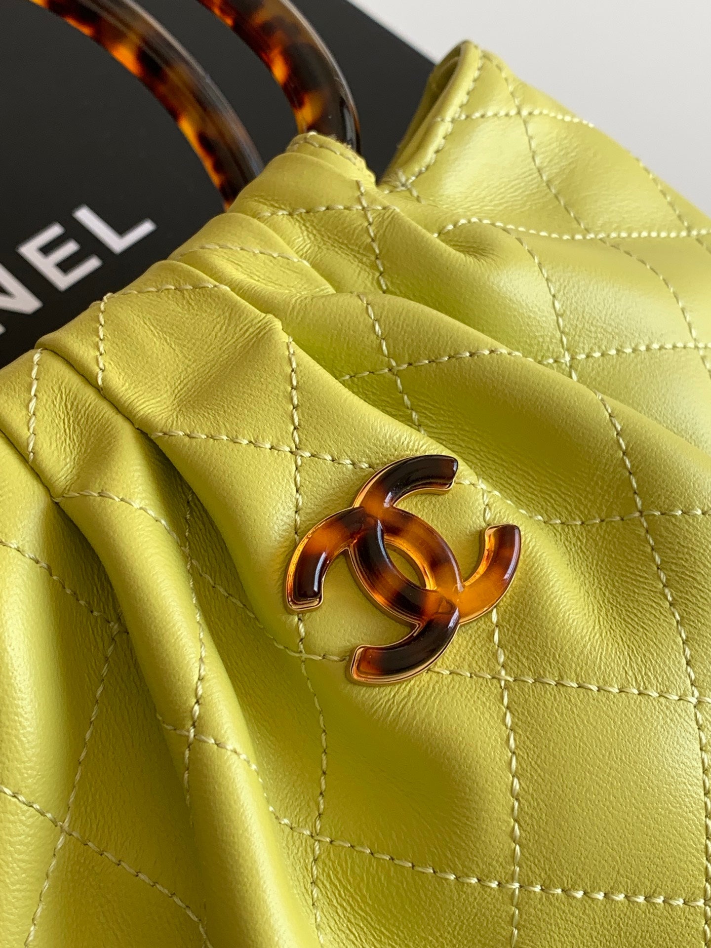 CHANEL 26S HAND BAG MEDIUM 24 IN LIME YELLOW LAMBSKIN GOLD HARDWARE