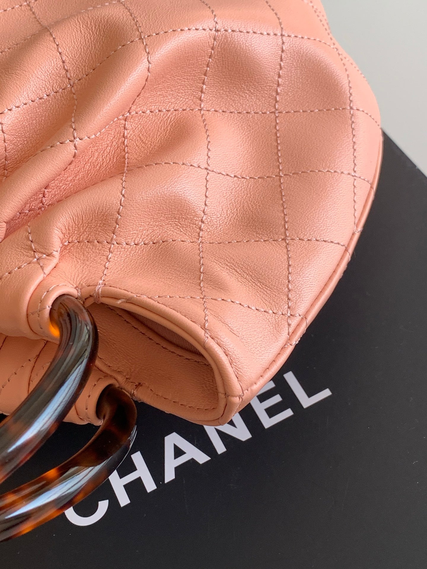 CHANEL 26S HAND BAG MEDIUM 24 IN PINK LAMBSKIN GOLD HARDWARE
