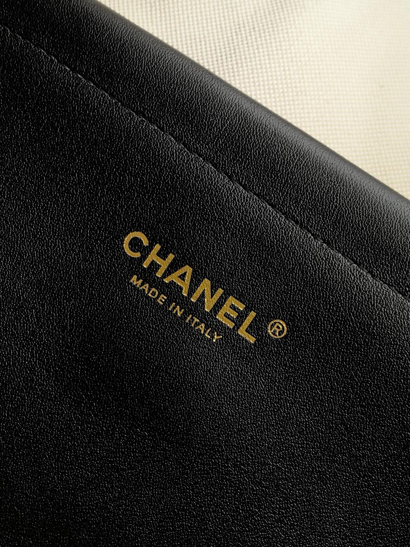 CHANEL 26S LARGE TOTE BAG 43 IN IVORY AND CAMEL TWEED WITH BLACK CALFSKIN