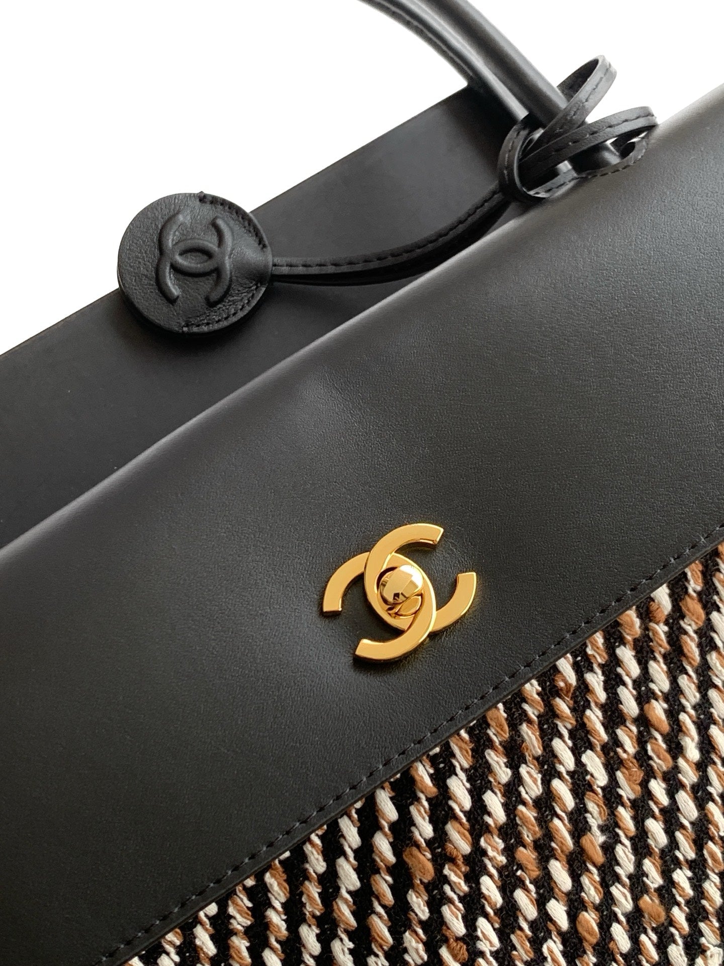 CHANEL 26S LARGE TOTE BAG 43 IN IVORY AND CAMEL TWEED WITH BLACK CALFSKIN