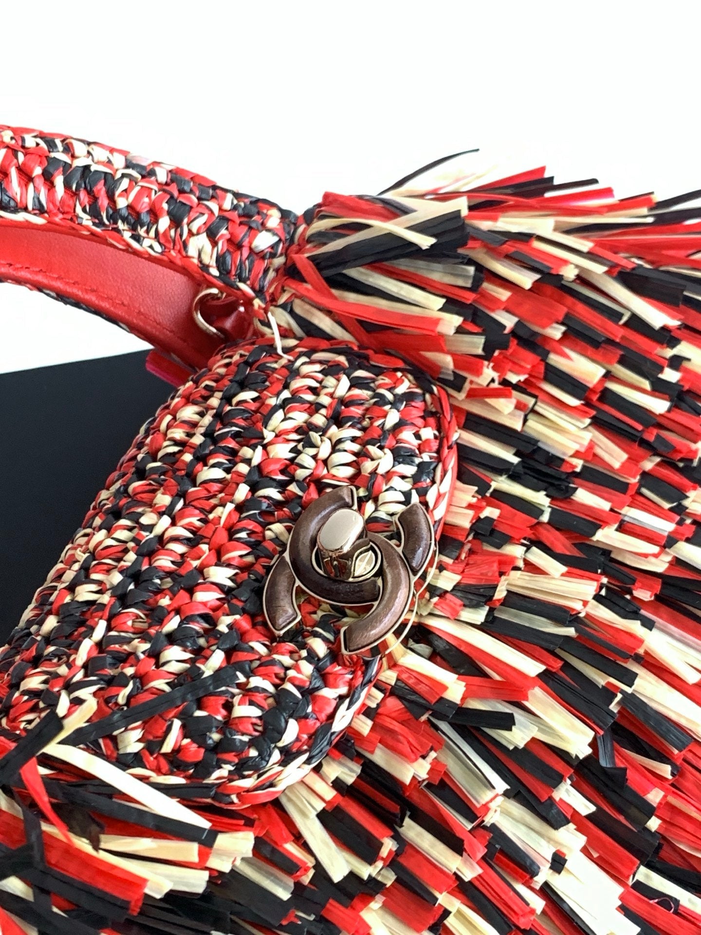 CHANEL 26S SMALL FRINGE KELLY 19 IN RED MULTICOLOR RAFFIA WOOD