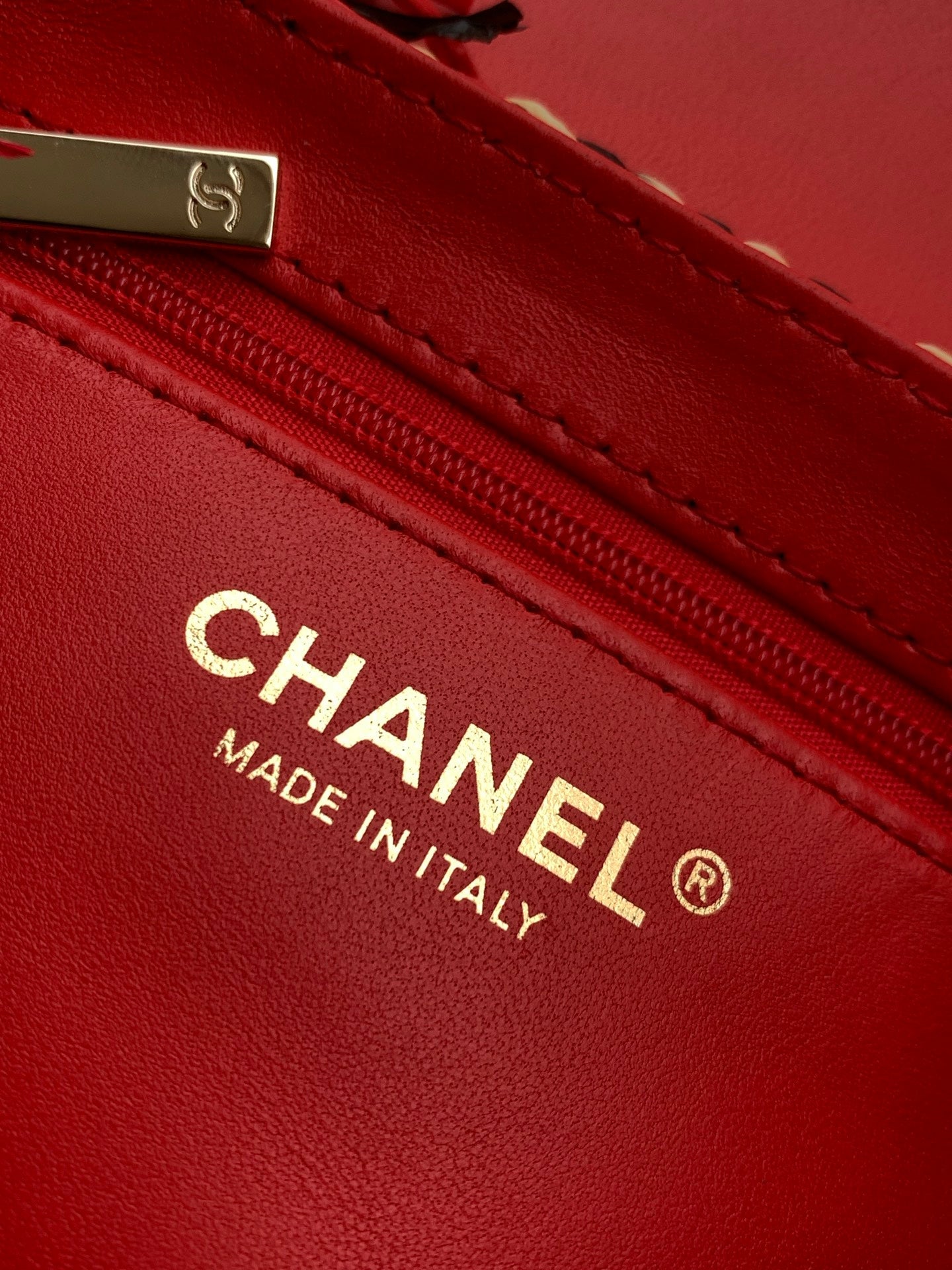 CHANEL 26S SMALL FRINGE KELLY 19 IN RED MULTICOLOR RAFFIA WOOD