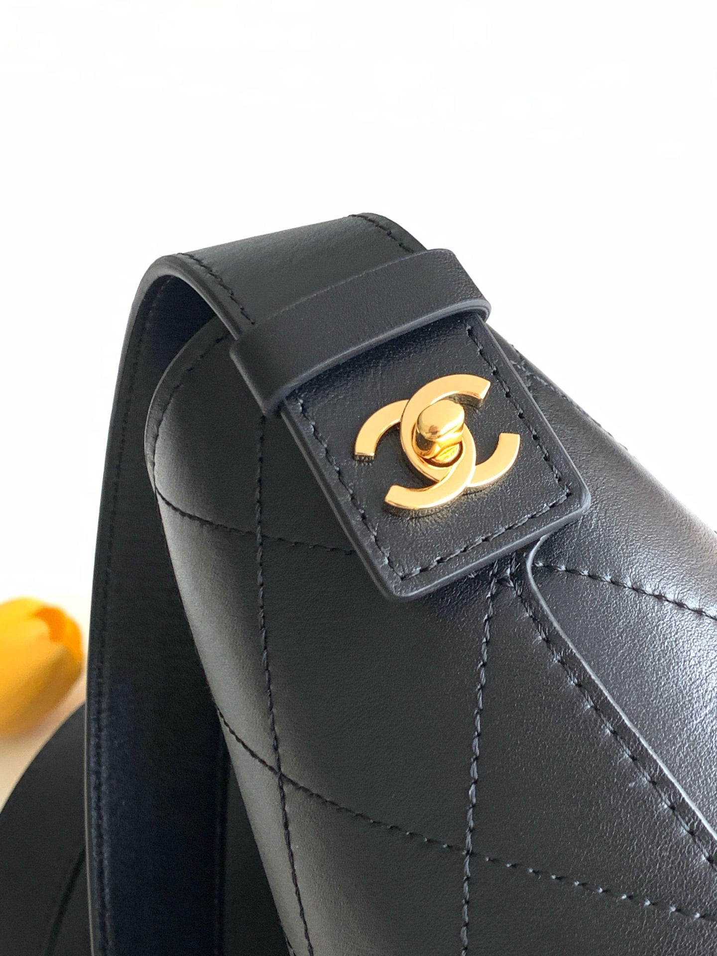 CHANEL 26S BUCKET SHOULDER BAG 26 IN BLACK CALFSKIN GOLD HARDWARE