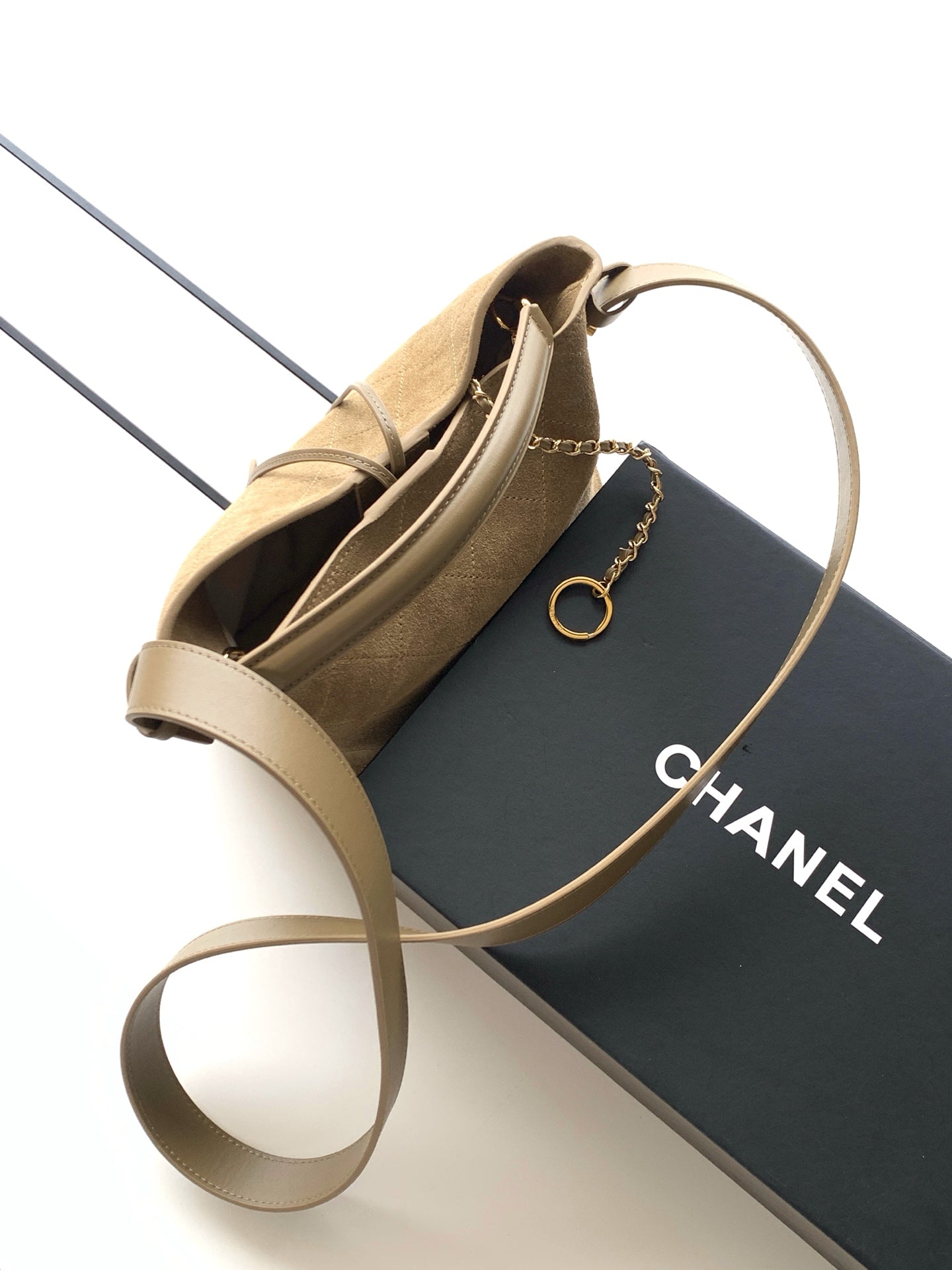 CHANEL 26S BUCKET SHOULDER BAG MEDIUM 29 IN DARK BEIGE SUEDE AND CALFSKIN GOLD HARDWARE