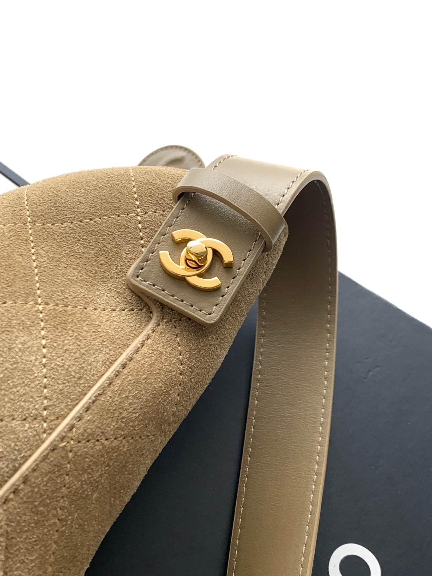 CHANEL 26S BUCKET SHOULDER BAG MEDIUM 29 IN DARK BEIGE SUEDE AND CALFSKIN GOLD HARDWARE