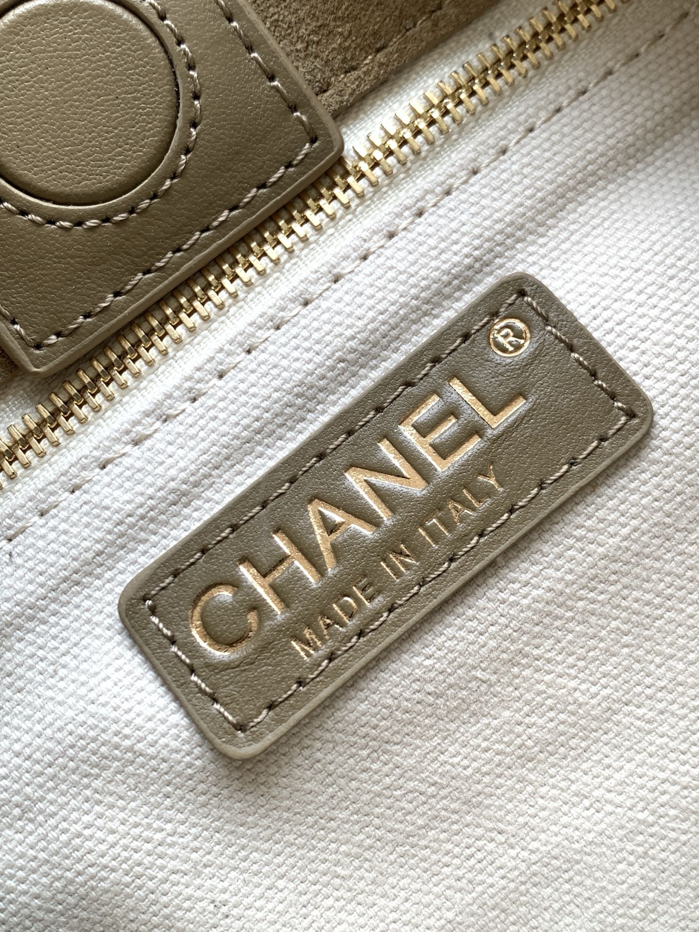 CHANEL 26S BUCKET SHOULDER BAG MEDIUM 29 IN DARK BEIGE SUEDE AND CALFSKIN GOLD HARDWARE