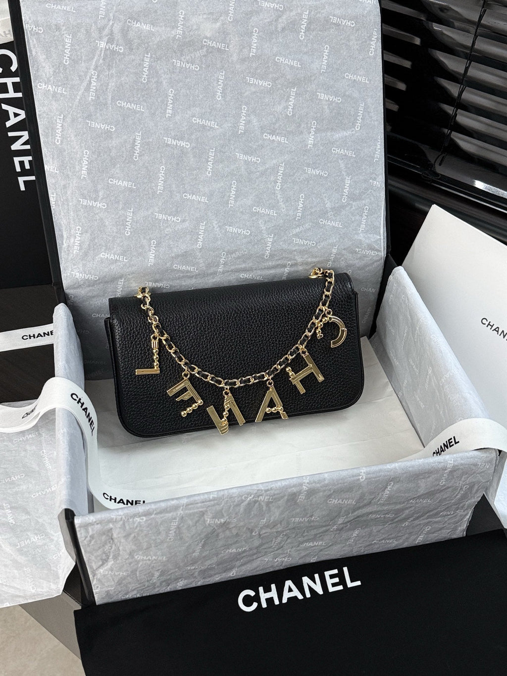 CHANEL 26S WALLET ON CHAIN 22 IN BLACK GRAINED CALFSKIN GOLD HARDWARE