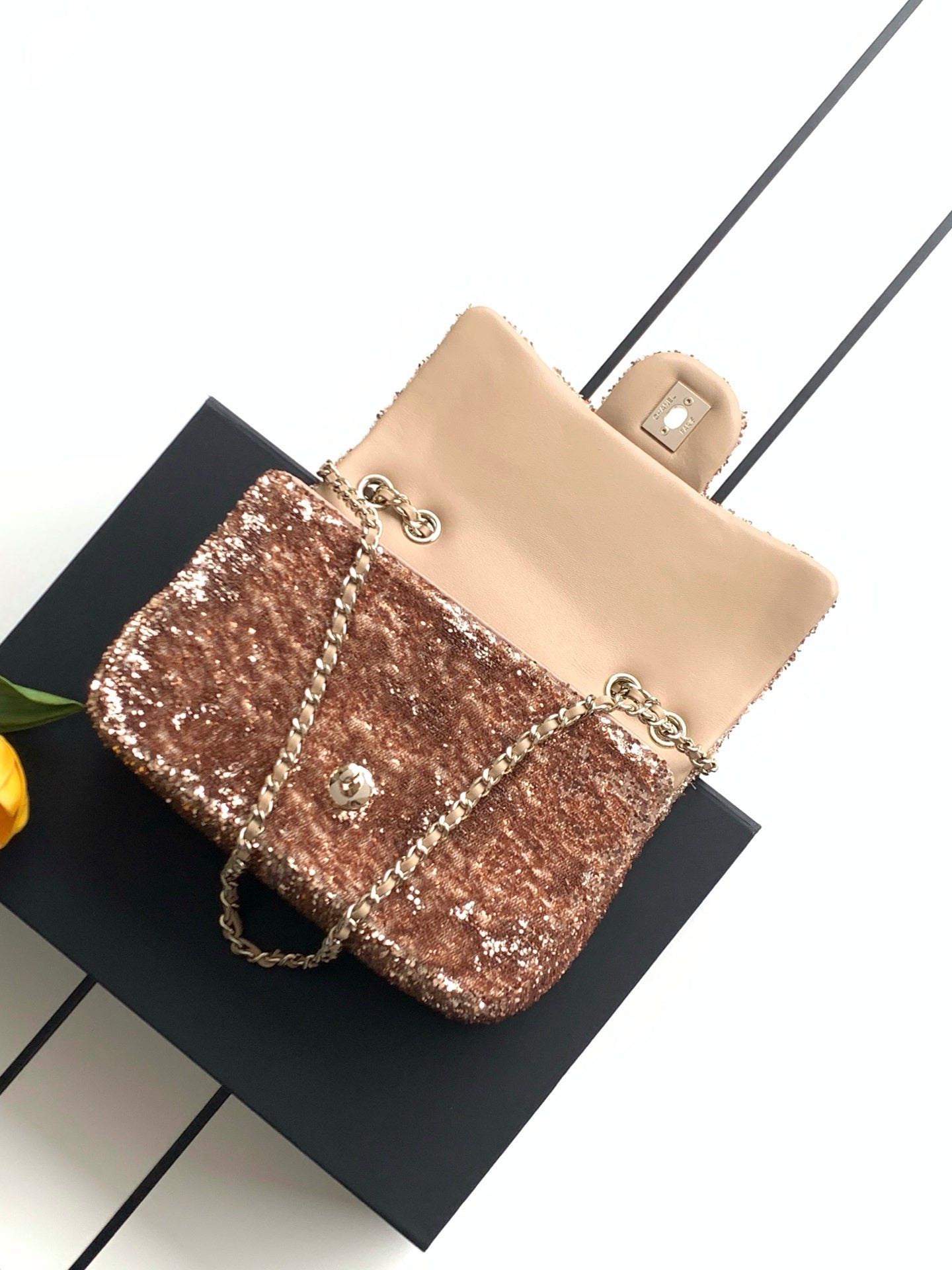 CHANEL 26S SEQUINS FLAP BAG 21 IN BROWN TWEED AND CALFSKIN GOLD HARDWARE