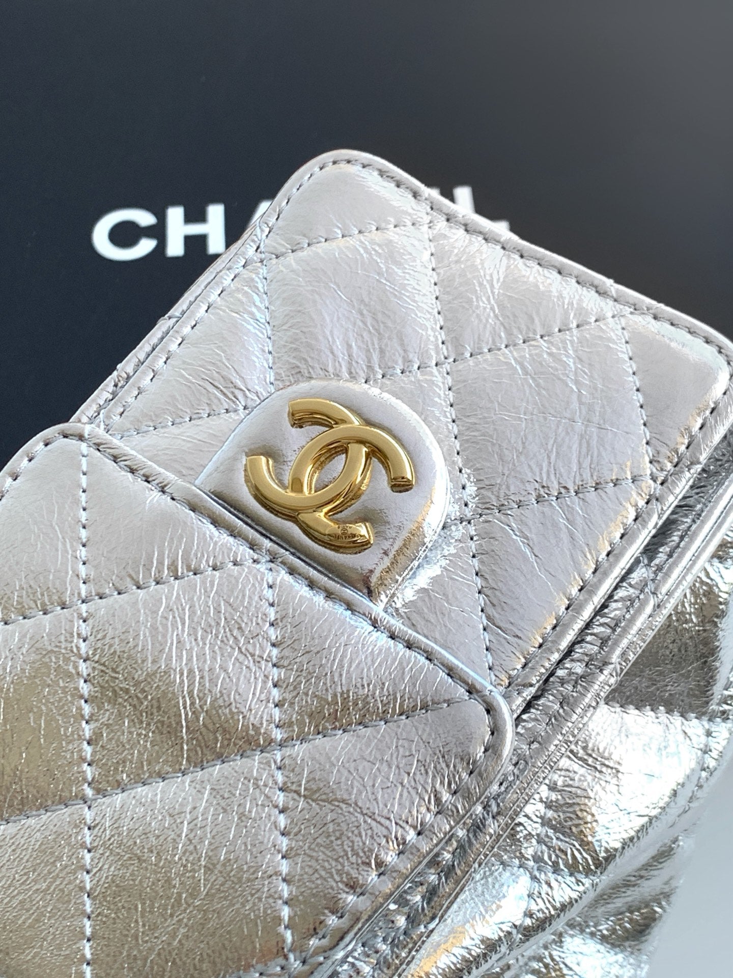 CHANEL 26S HOBO BAG 22 IN SILVER METALLIC CRINKLED CALFSKIN GOLD HARDWARE
