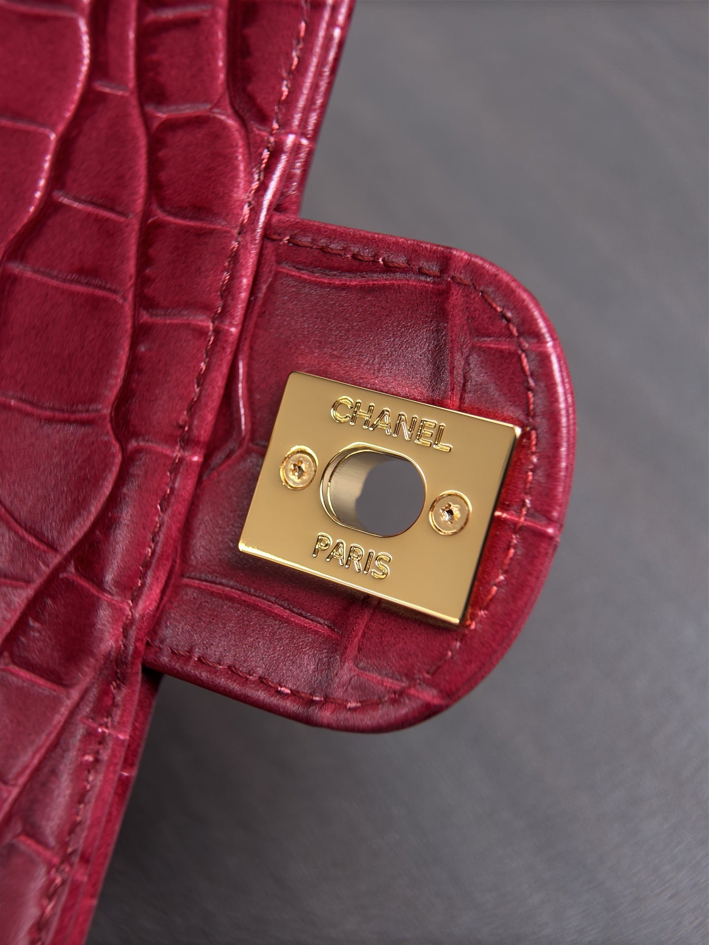 CHANEL 26S WALLET ON CHAIN 22 IN DARK RED CROCODILE-EMBOSSED CALFSKIN GOLD HARDWARE