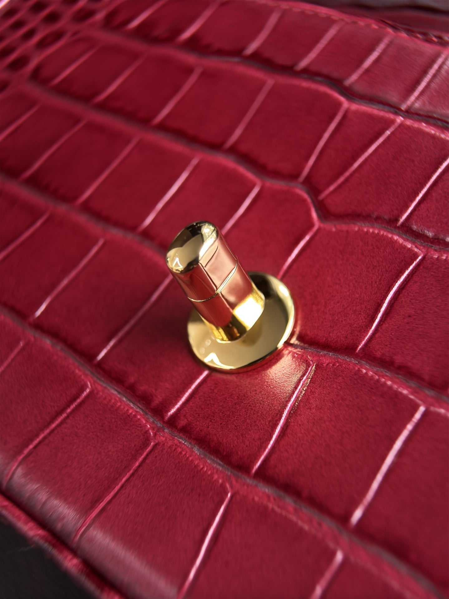 CHANEL 26S WALLET ON CHAIN 22 IN DARK RED CROCODILE-EMBOSSED CALFSKIN GOLD HARDWARE