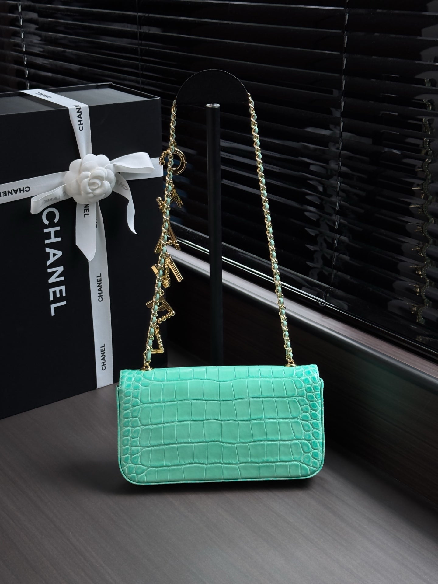 CHANEL 26S WALLET ON CHAIN 22 IN TIFFANY BLUE CROCODILE-EMBOSSED CALFSKIN GOLD HARDWARE