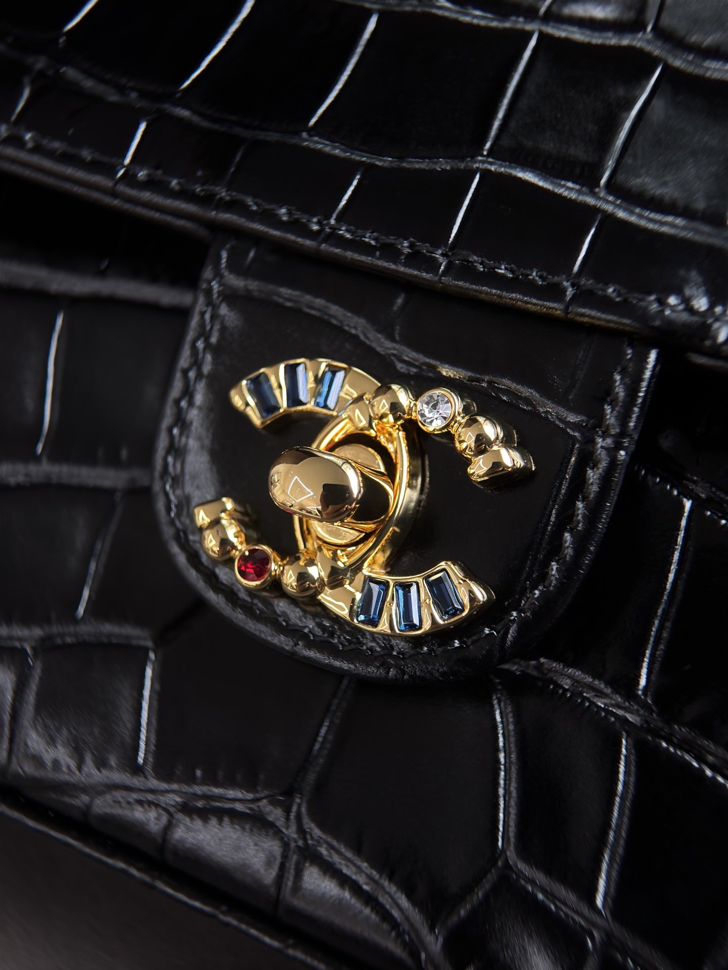 CHANEL 26S WALLET ON CHAIN 22 IN BLACK CROCODILE-EMBOSSED CALFSKIN GOLD HARDWARE