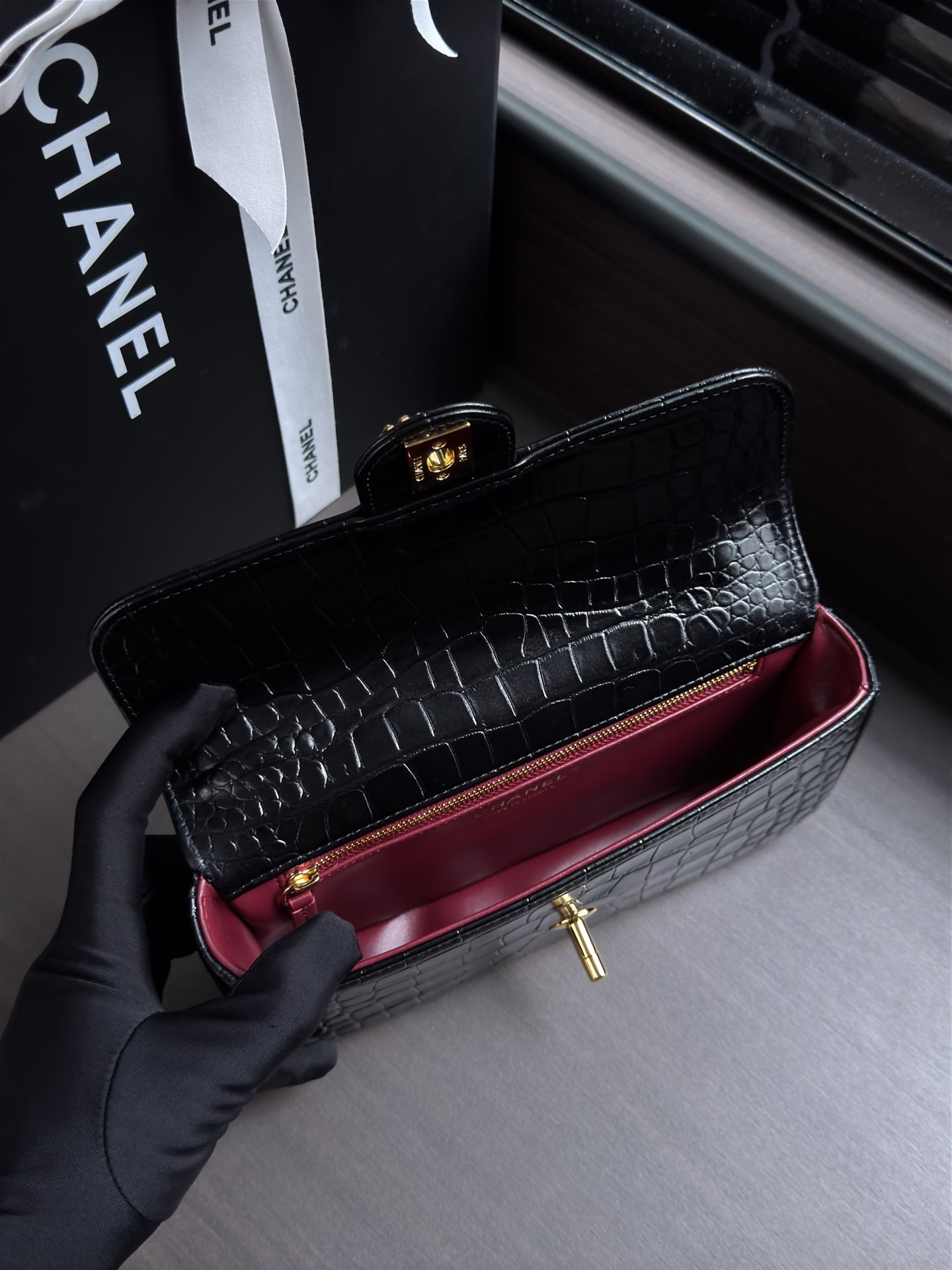 CHANEL 26S WALLET ON CHAIN 22 IN BLACK CROCODILE-EMBOSSED CALFSKIN GOLD HARDWARE
