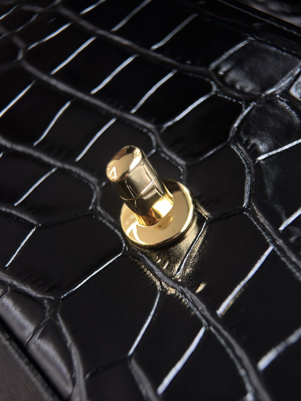 CHANEL 26S WALLET ON CHAIN 22 IN BLACK CROCODILE-EMBOSSED CALFSKIN GOLD HARDWARE