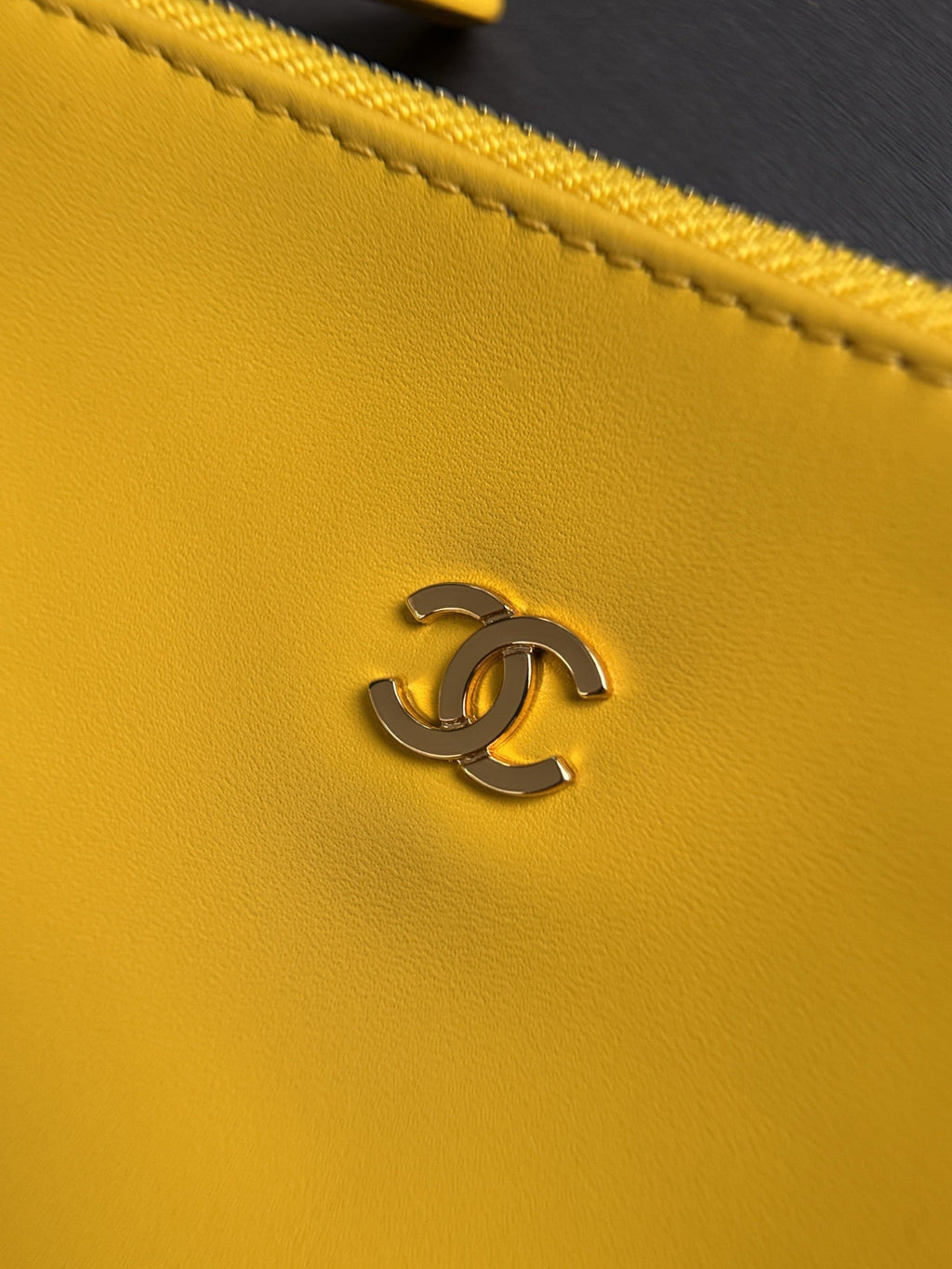 CHANEL 26S SMALL CLASSIC FLAP BAG 21 IN YELLOW OPEN-WEAVE CROCHET GOLD HARDWARE
