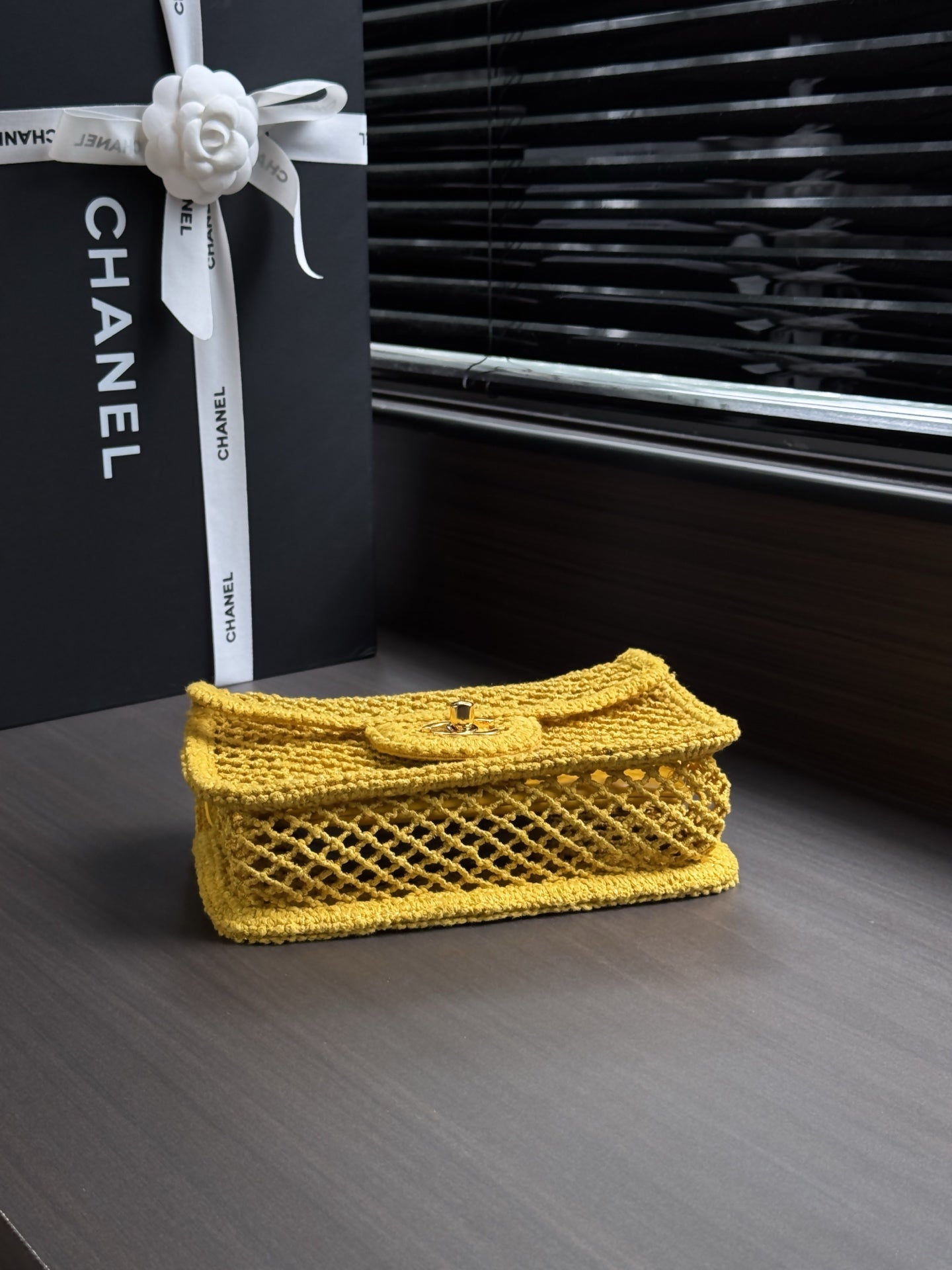 CHANEL 26S SMALL CLASSIC FLAP BAG 21 IN YELLOW OPEN-WEAVE CROCHET GOLD HARDWARE