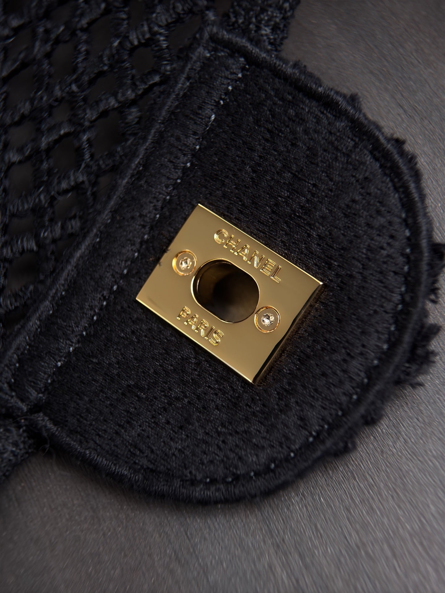 CHANEL 26S SMALL FLAP BAG 21 IN BLACK MESH-WOVEN RAFFIA AND CALFSKIN GOLD HARDWARE