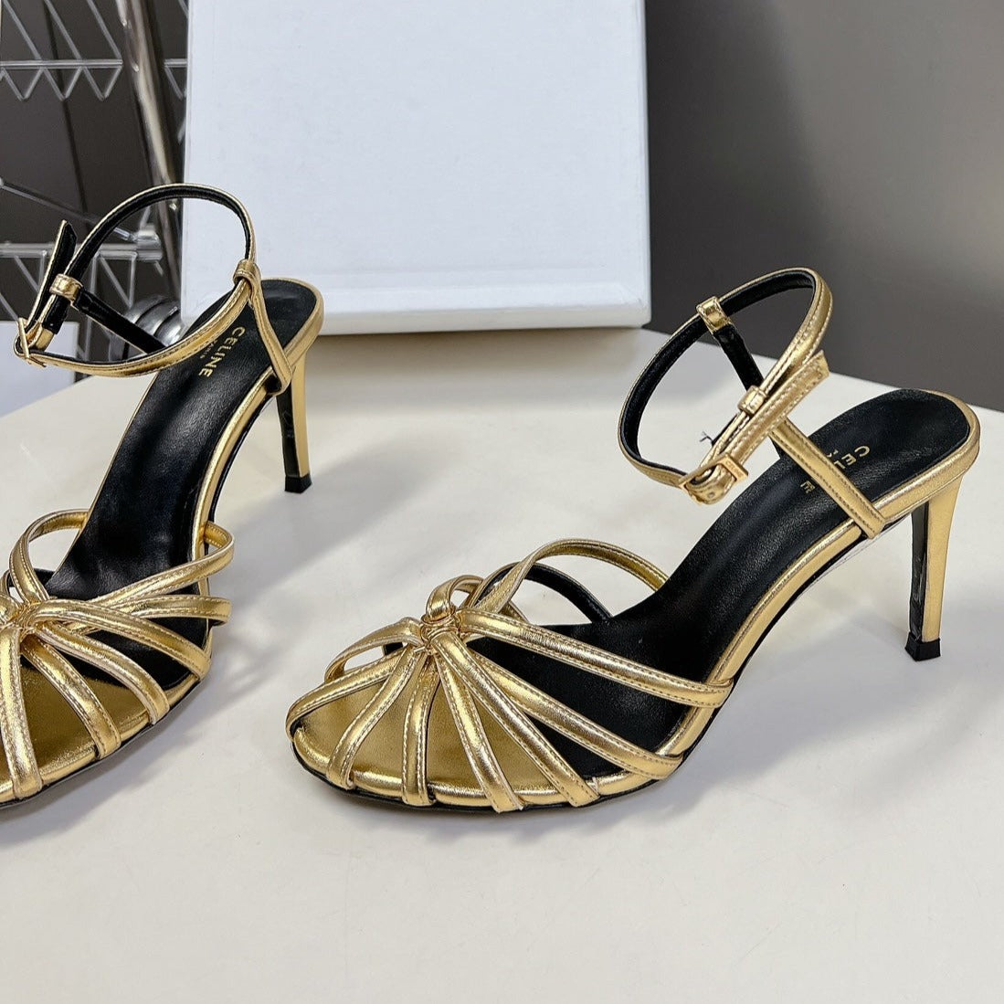 TRIOMPHE SANDAL IN LAMBSKIN GOLD
