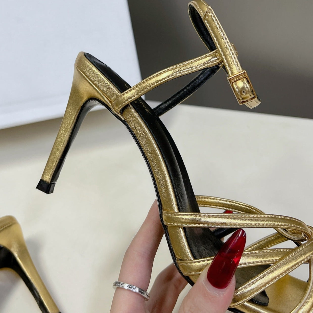 TRIOMPHE SANDAL IN LAMBSKIN GOLD