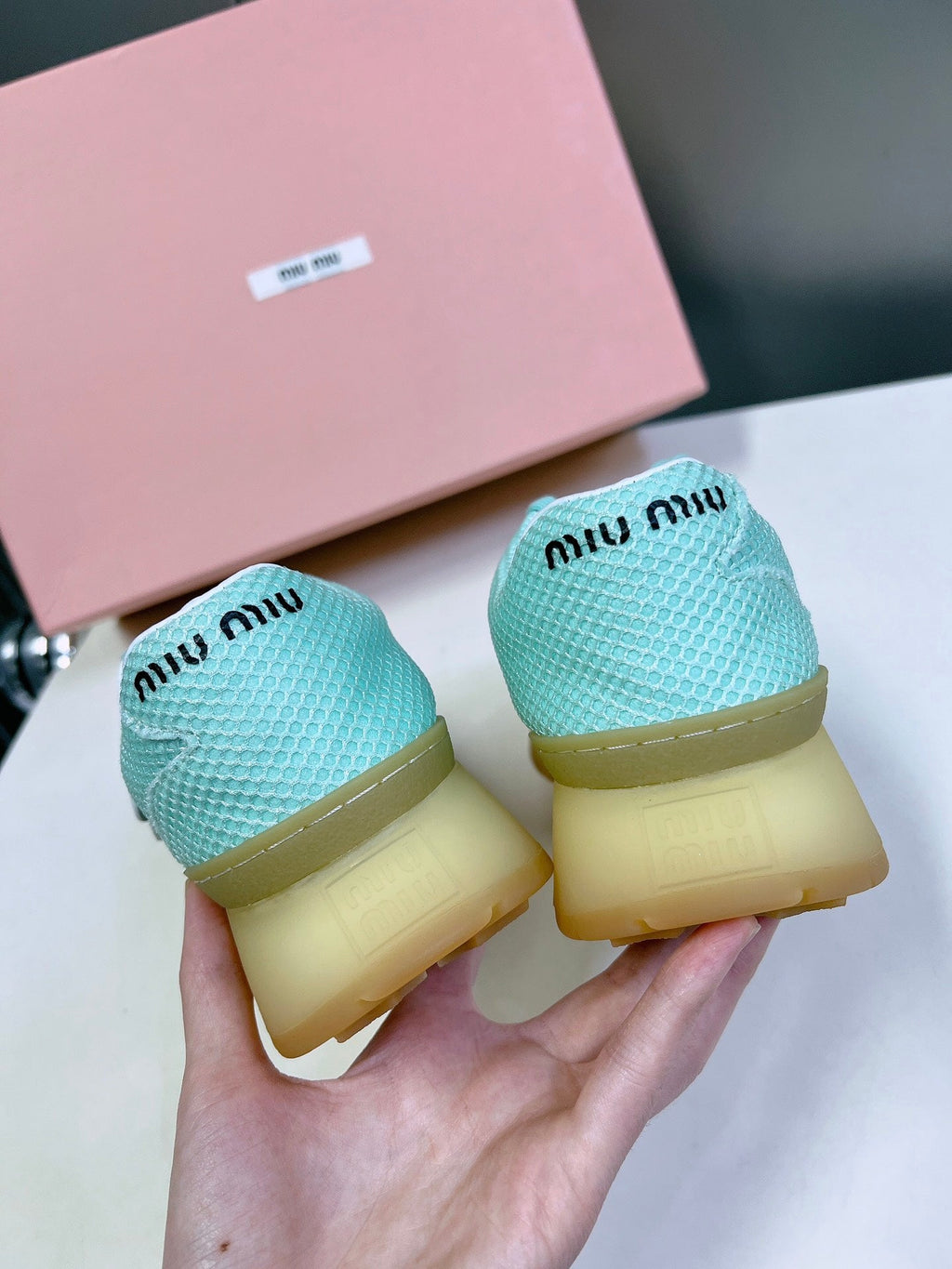 BASIC SNEAKERS IN TURQUOISE MESH