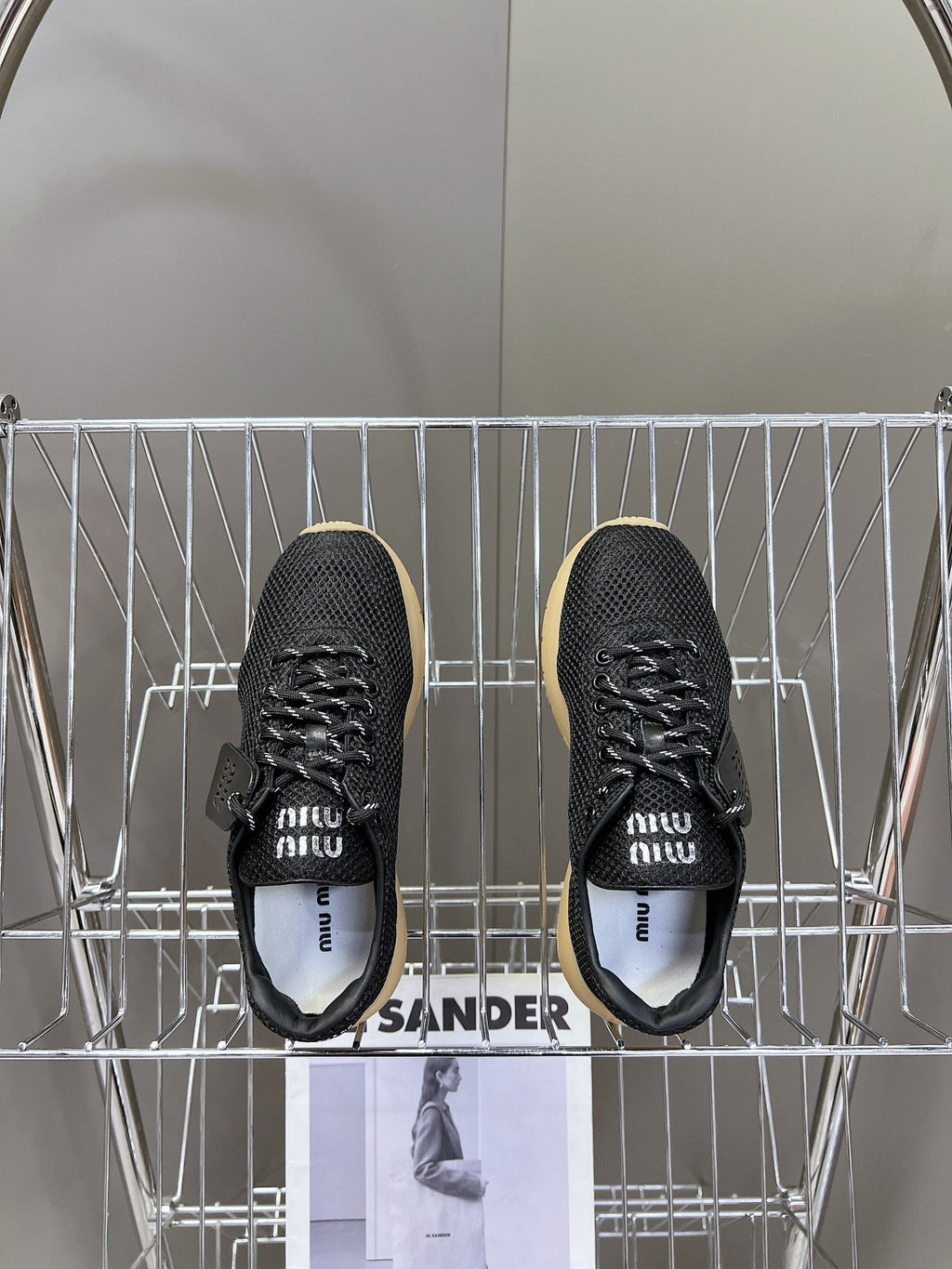 BASIC SNEAKERS IN BLACK MESH