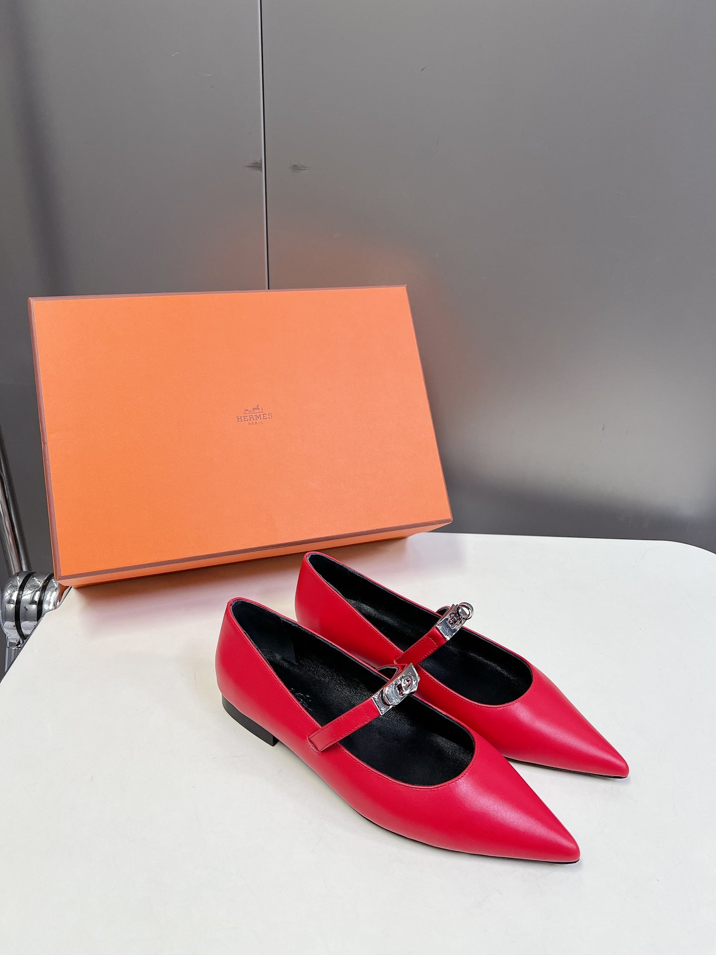 HM 26S KELLY BUCKLE MARY JANE POINTED FLATS IN RED CALFSKIN