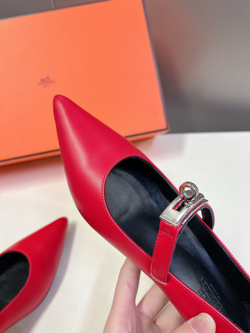 HM 26S MARY JANE POINTED TOE HEELS 40MM IN RED CALFSKIN KELLY BUCKLE