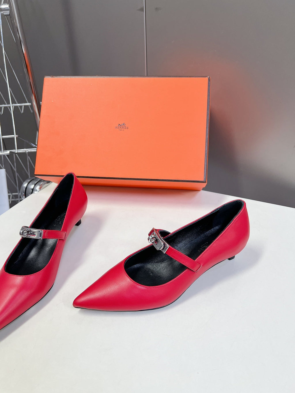 HM 26S MARY JANE POINTED TOE HEELS 40MM IN RED CALFSKIN KELLY BUCKLE