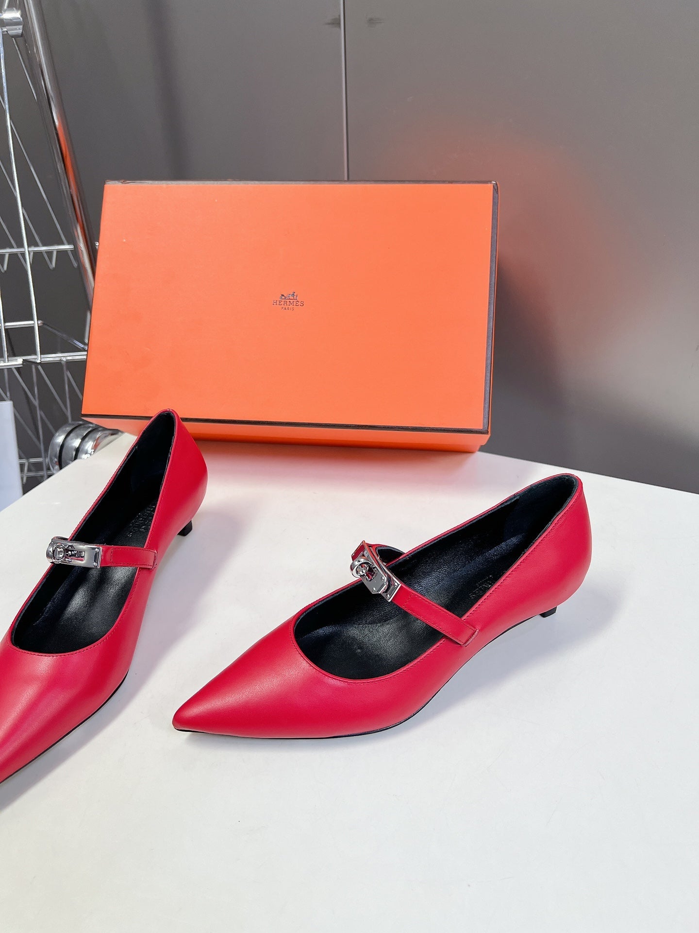 HM 26S MARY JANE POINTED TOE HEELS 40MM IN RED CALFSKIN KELLY BUCKLE