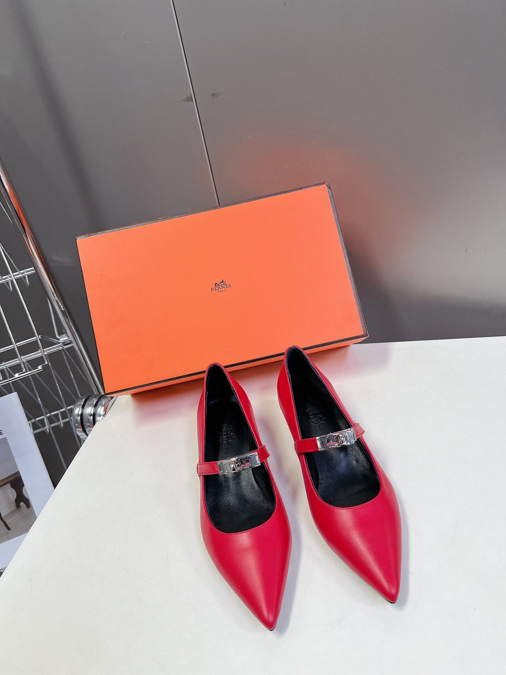 HM 26S MARY JANE POINTED TOE HEELS 40MM IN RED CALFSKIN KELLY BUCKLE