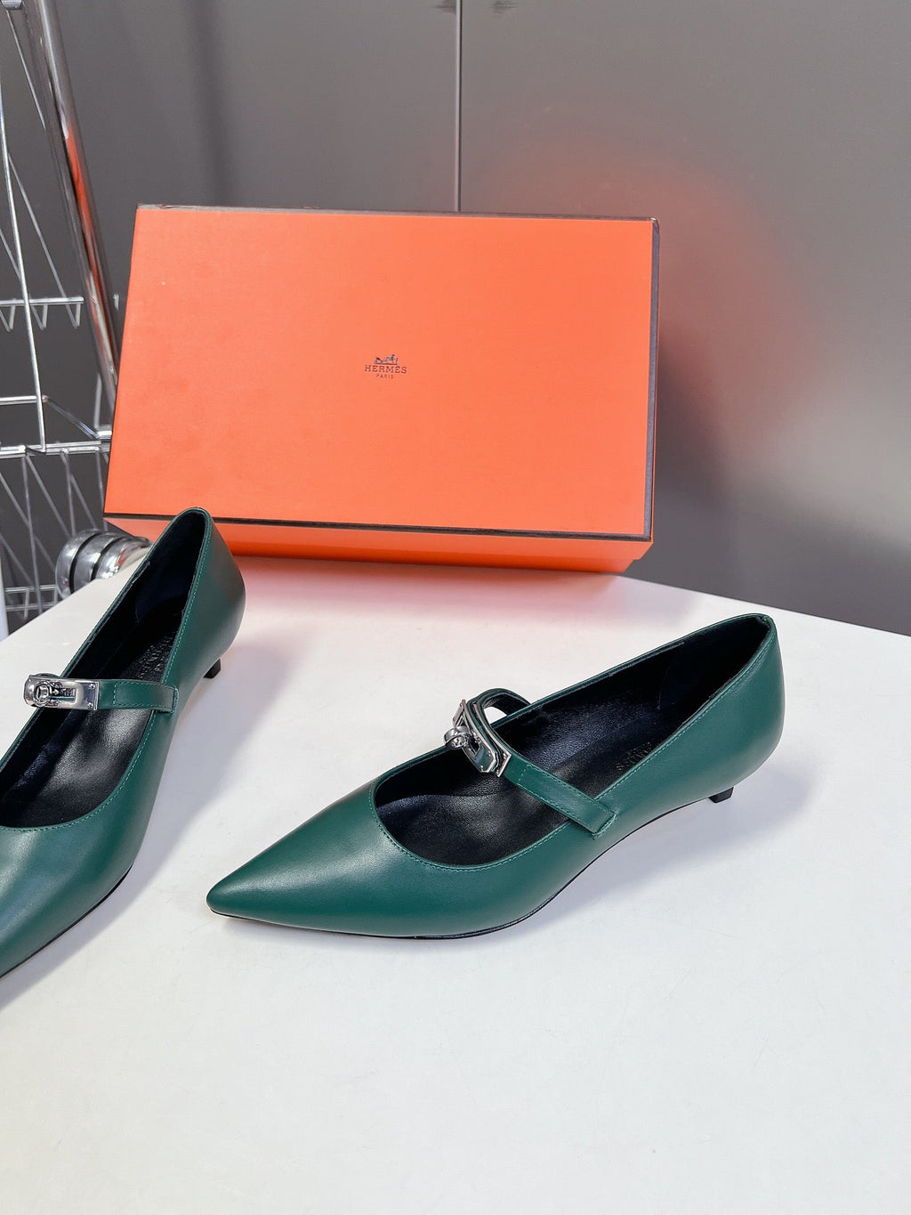 HM 26S MARY JANE POINTED TOE HEELS 40MM IN EMERALD GREEN CALFSKIN KELLY BUCKLE