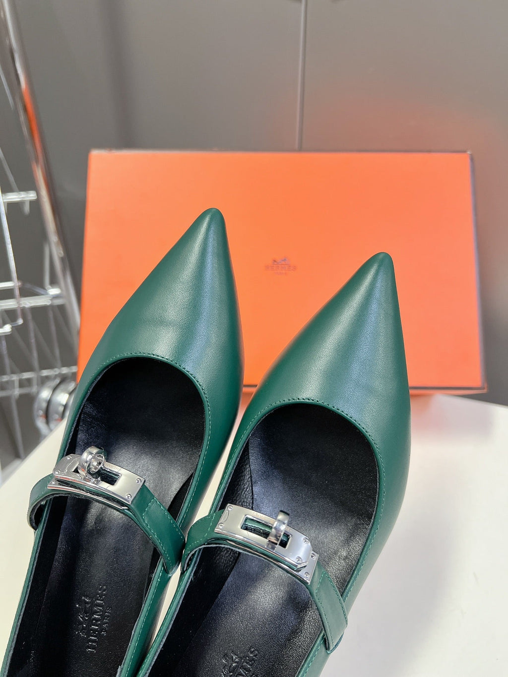 HM 26S MARY JANE POINTED TOE HEELS 40MM IN EMERALD GREEN CALFSKIN KELLY BUCKLE