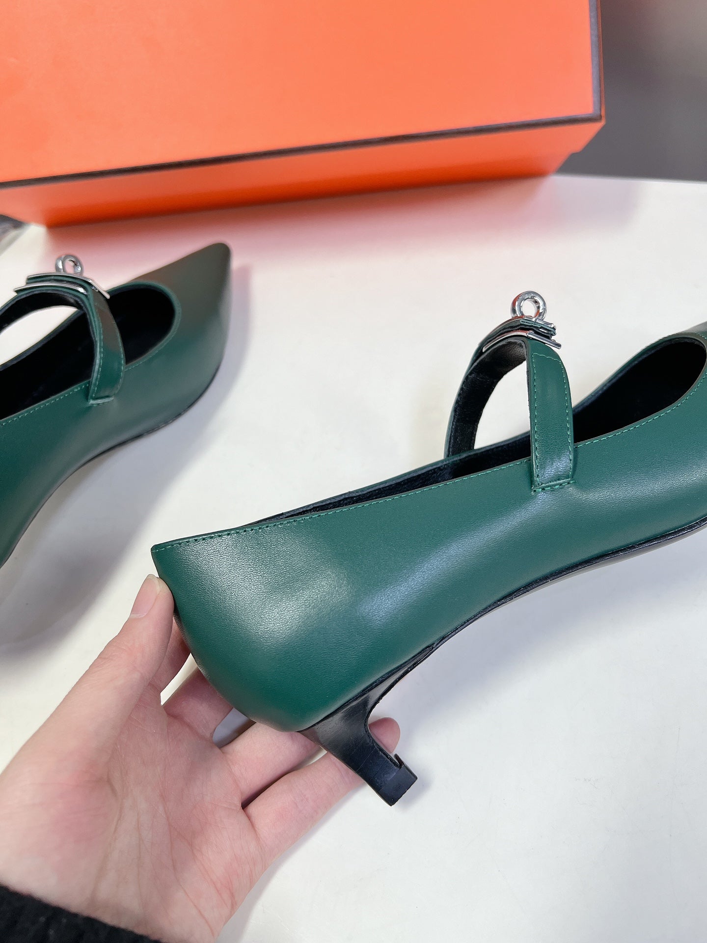 HM 26S MARY JANE POINTED TOE HEELS 40MM IN EMERALD GREEN CALFSKIN KELLY BUCKLE