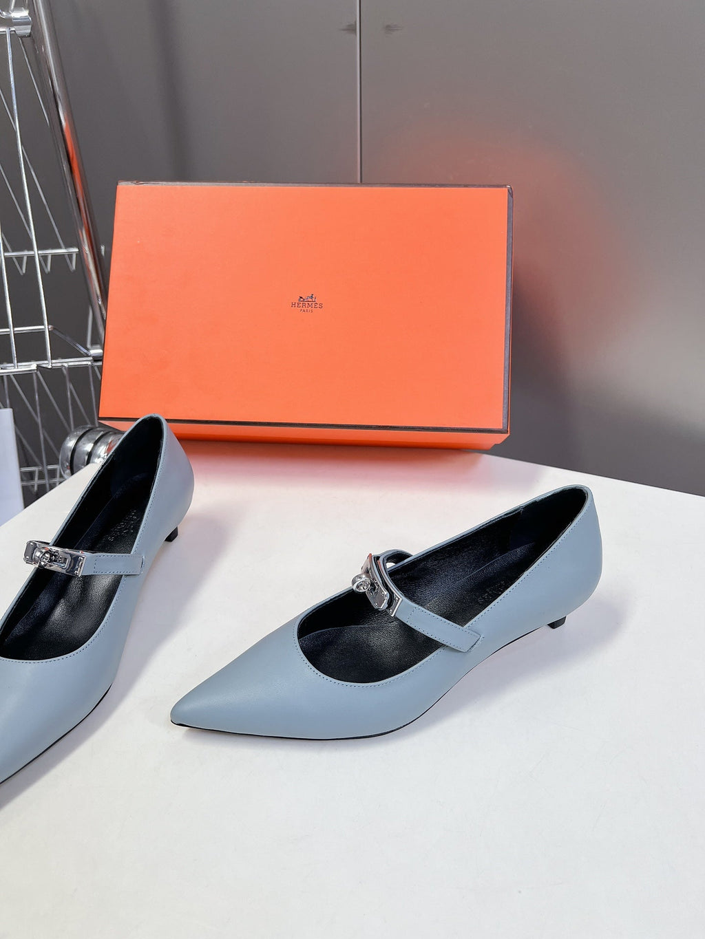 HM 26S MARY JANE POINTED TOE HEELS 40MM IN LIGHT BLUE CALFSKIN KELLY BUCKLE