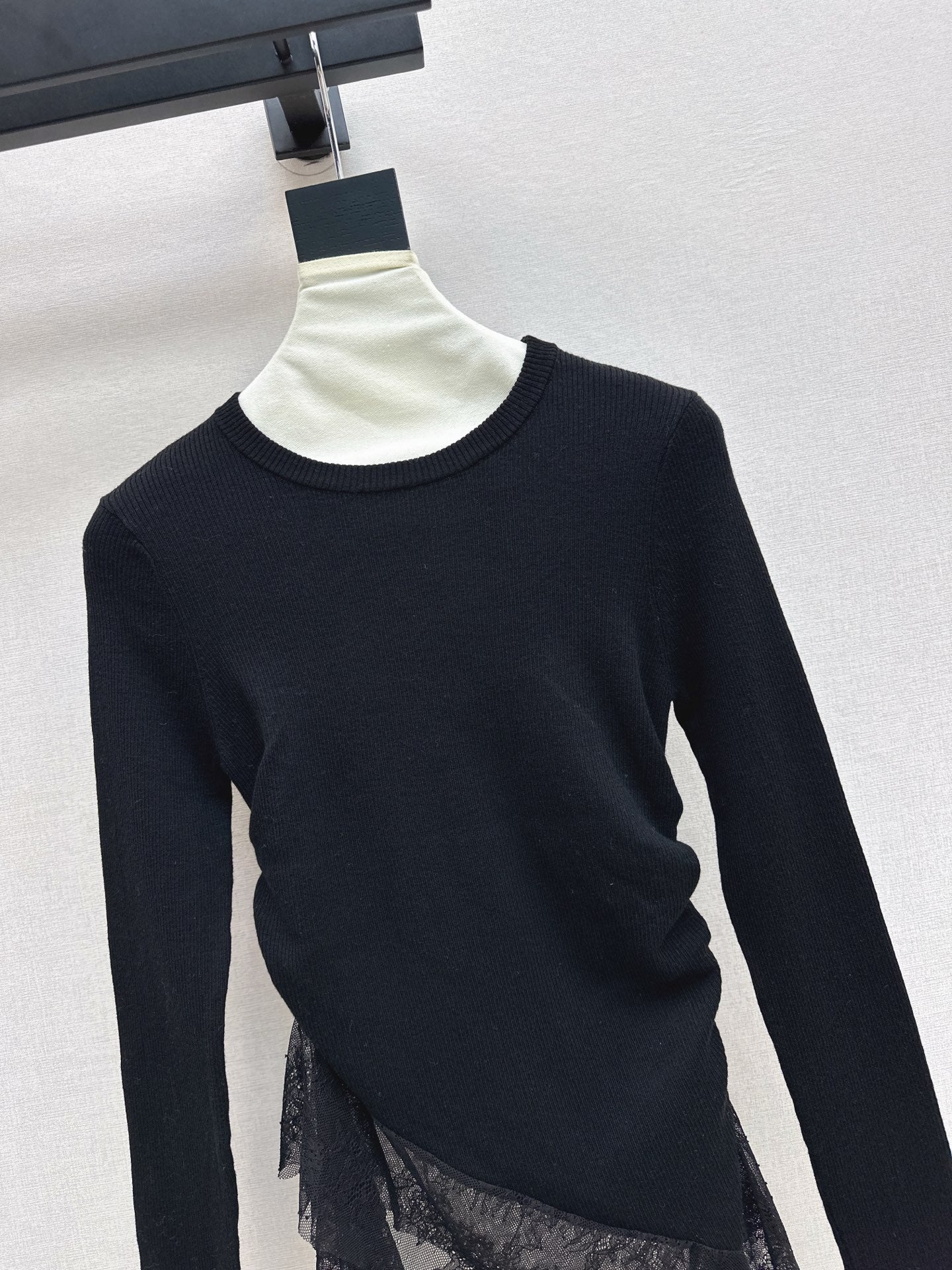 MIUMIU LONG-SLEEVE KNIT TOP STYLE 819