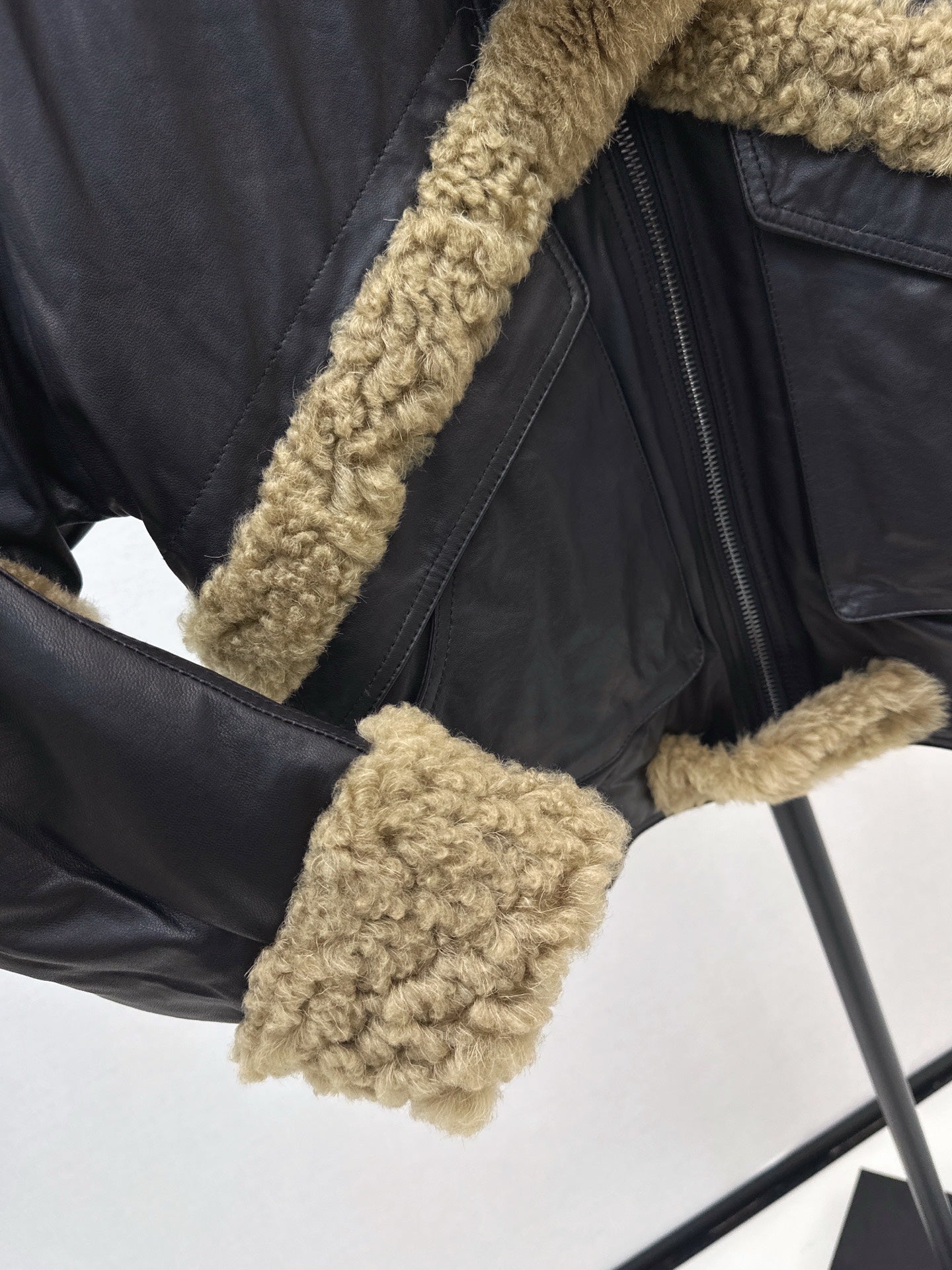 BURBERRY 25S BOMBER JACKET 071