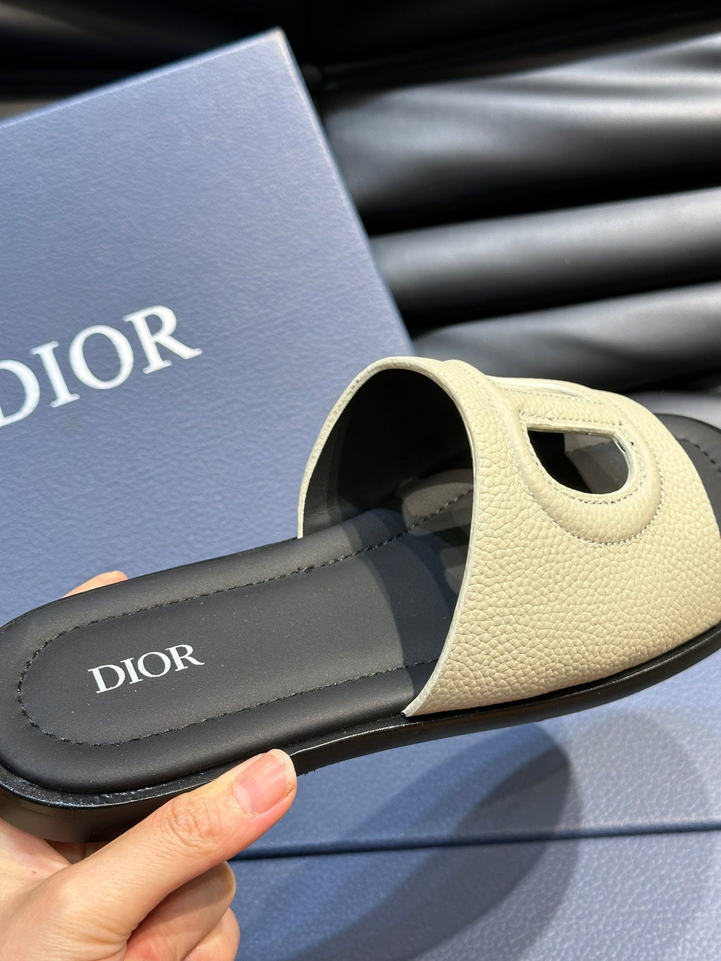 CD D-CLUB SLIDE SLIPPER LIGHT IVORY GRAINED CALFSKIN