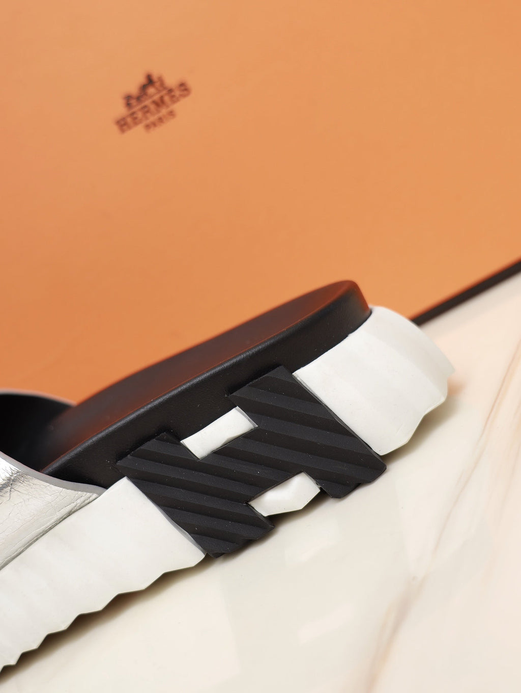 HM INFRA SANDAL SILVER LAMBSKIN