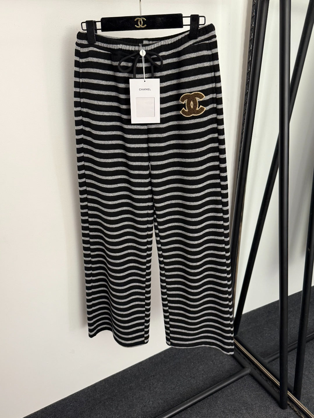 CHANEL 25S STRIPED PANTS 571