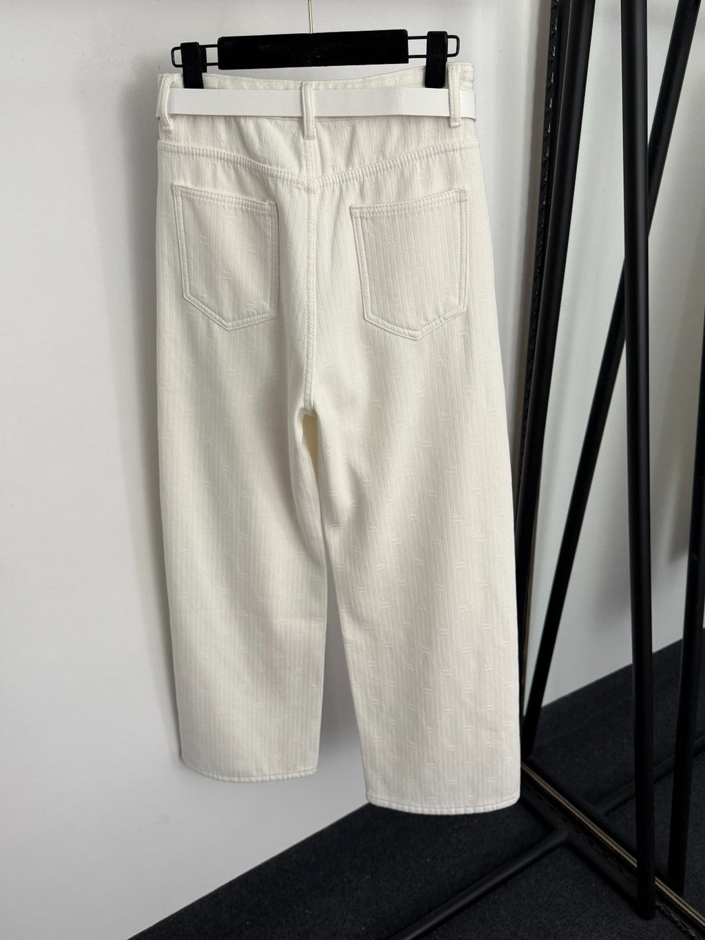 CHANEL 25S HIGH-WAISTED FLEECE-LINED JEANS 564