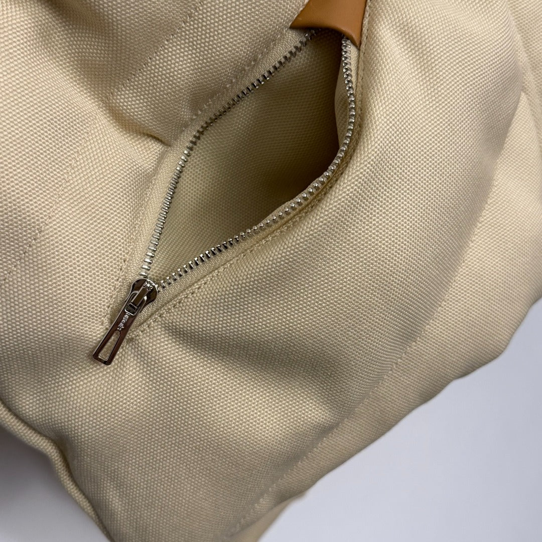 HERMES 25S HOODED LONG-SLEEVE PUFFER JACKET 428