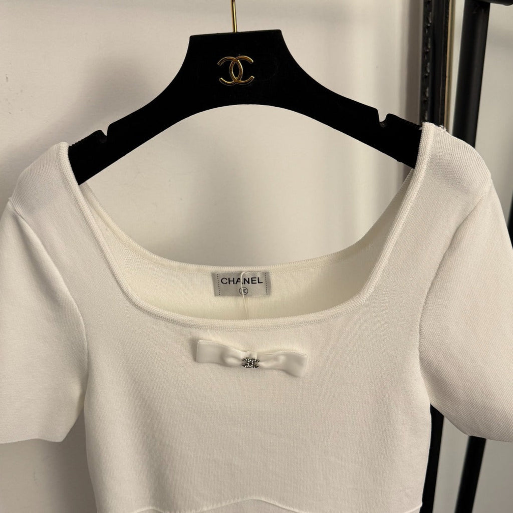 CHANEL 26S SHORT-SLEEVE SWEATER 995