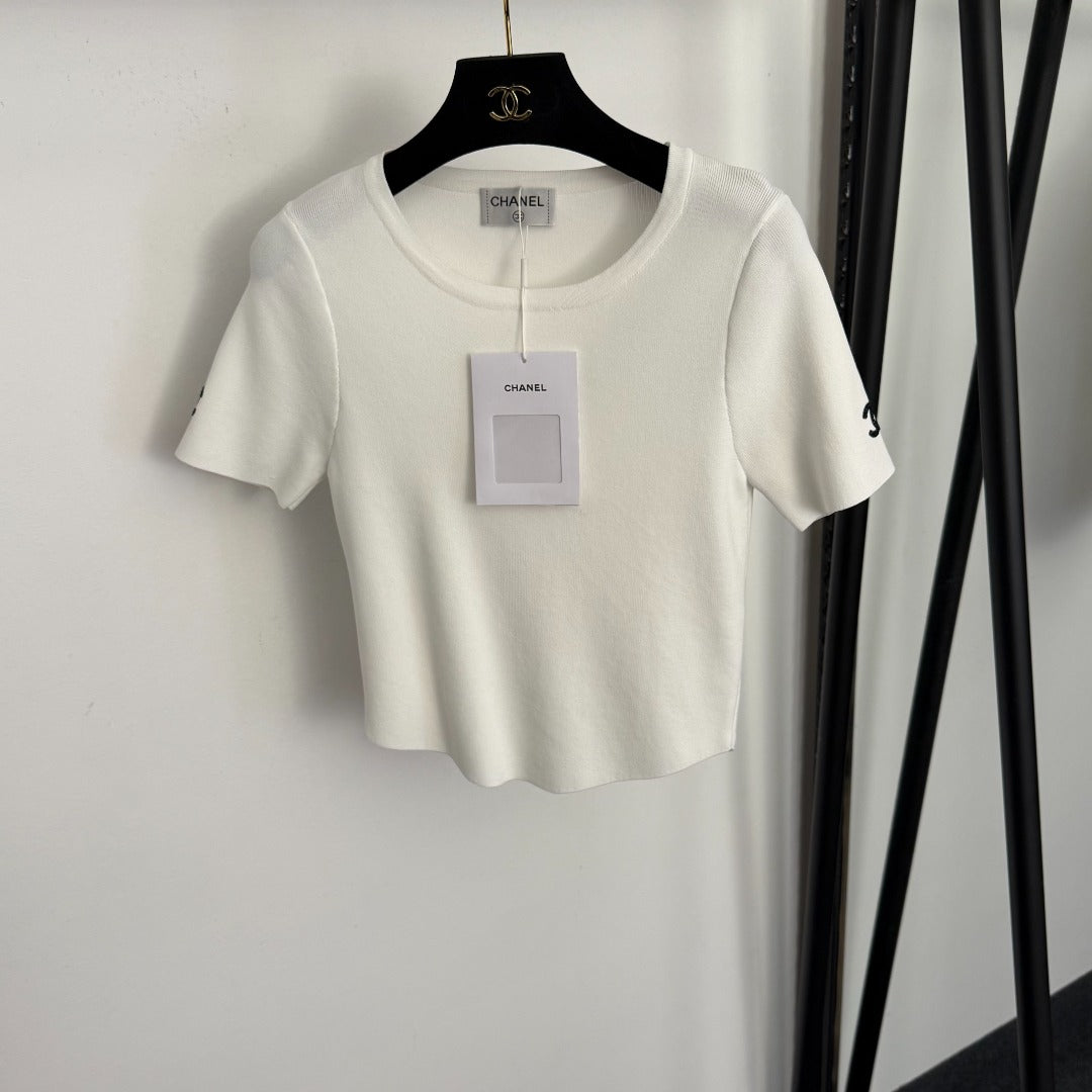 CHANEL 26S SHORT-SLEEVE SWEATER 991