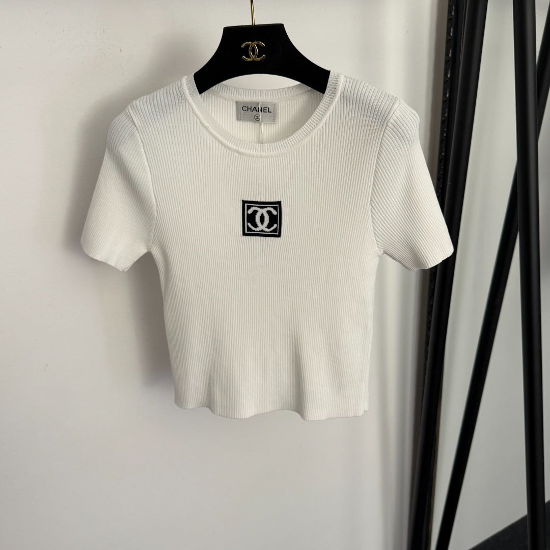 CHANEL 26S SHORT-SLEEVE SWEATER 987