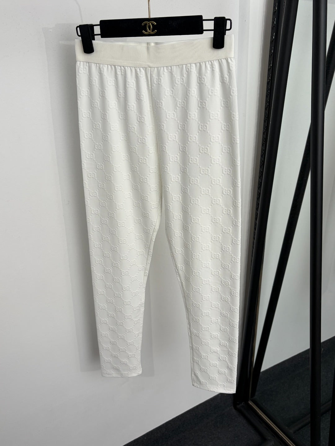 GUCCI 26S SHORT-SLEEVE T-SHIRT AND LEGGINGS SET 372