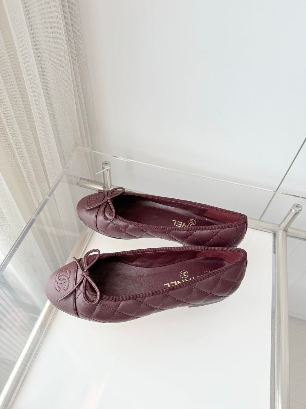 CHANEL 26S BALLET FLATS IN BURGUNDY RED QUILTED CALFSKIN WITH BOW