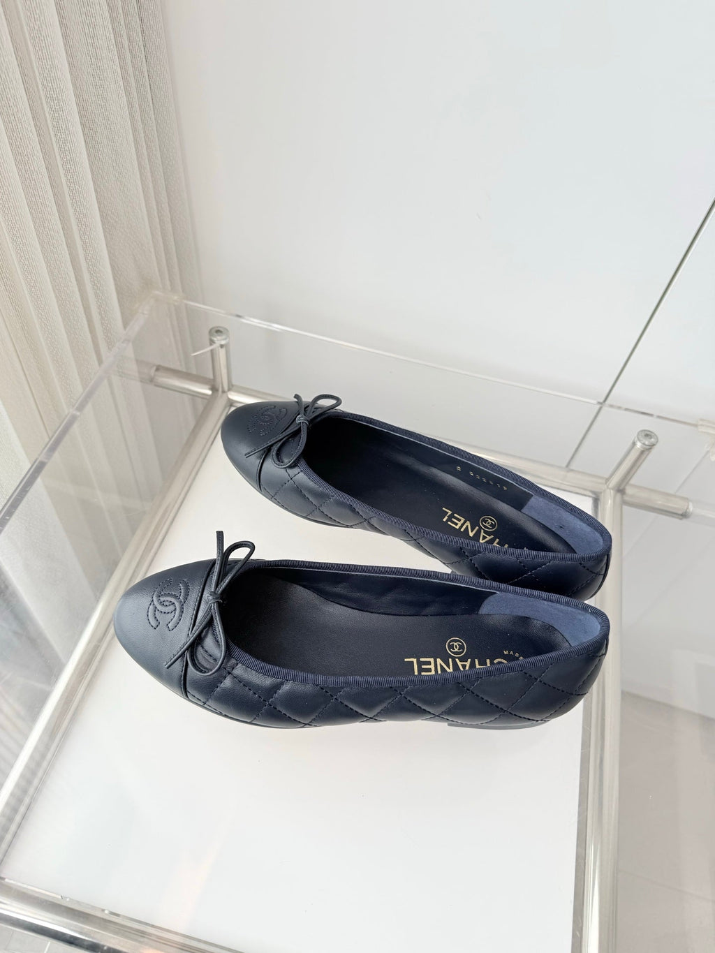 CHANEL 26S BALLET FLATS IN NAVY BLUE QUILTED CALFSKIN WITH BOW