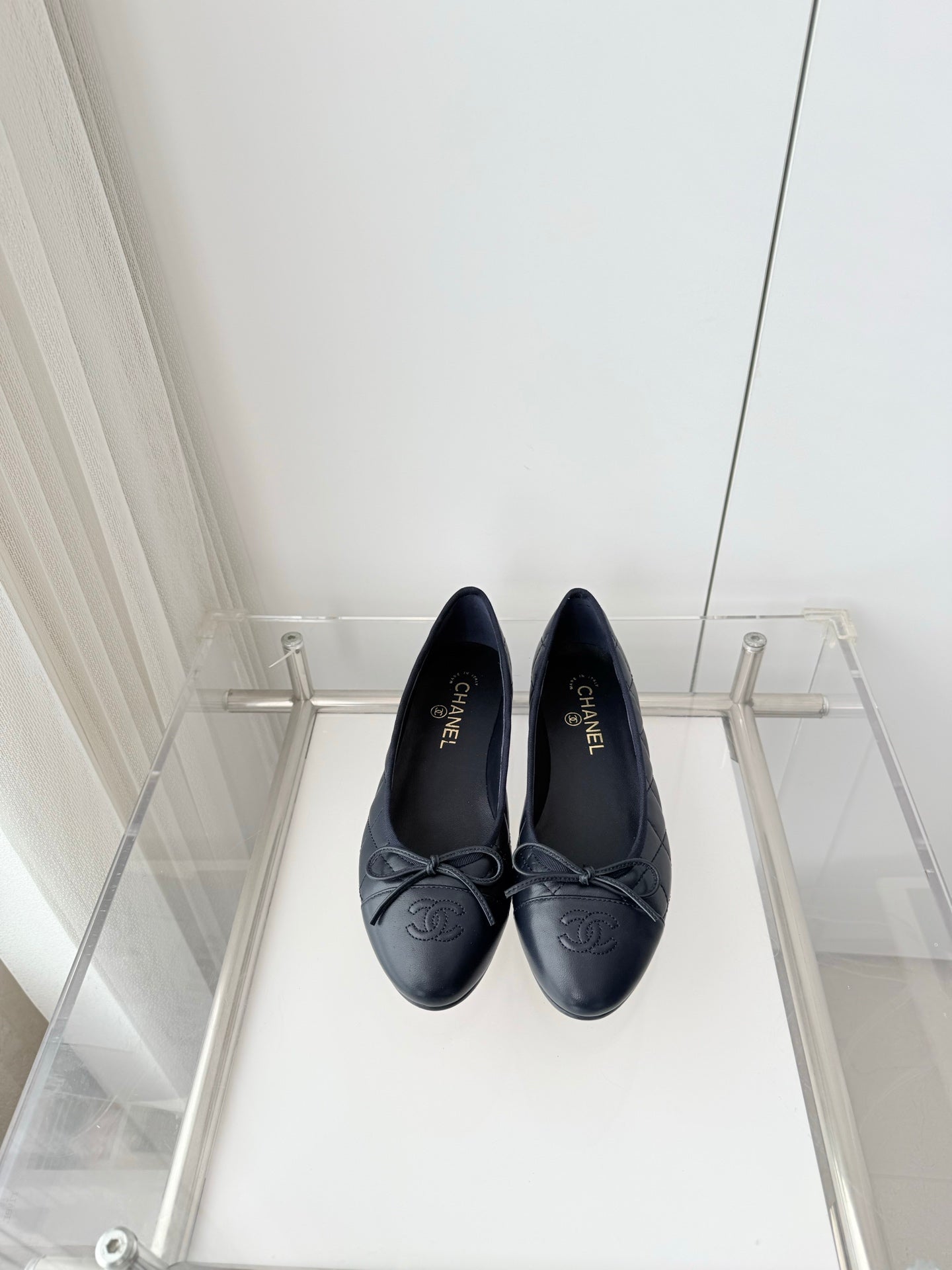 CHANEL 26S BALLET FLATS IN NAVY BLUE QUILTED CALFSKIN WITH BOW