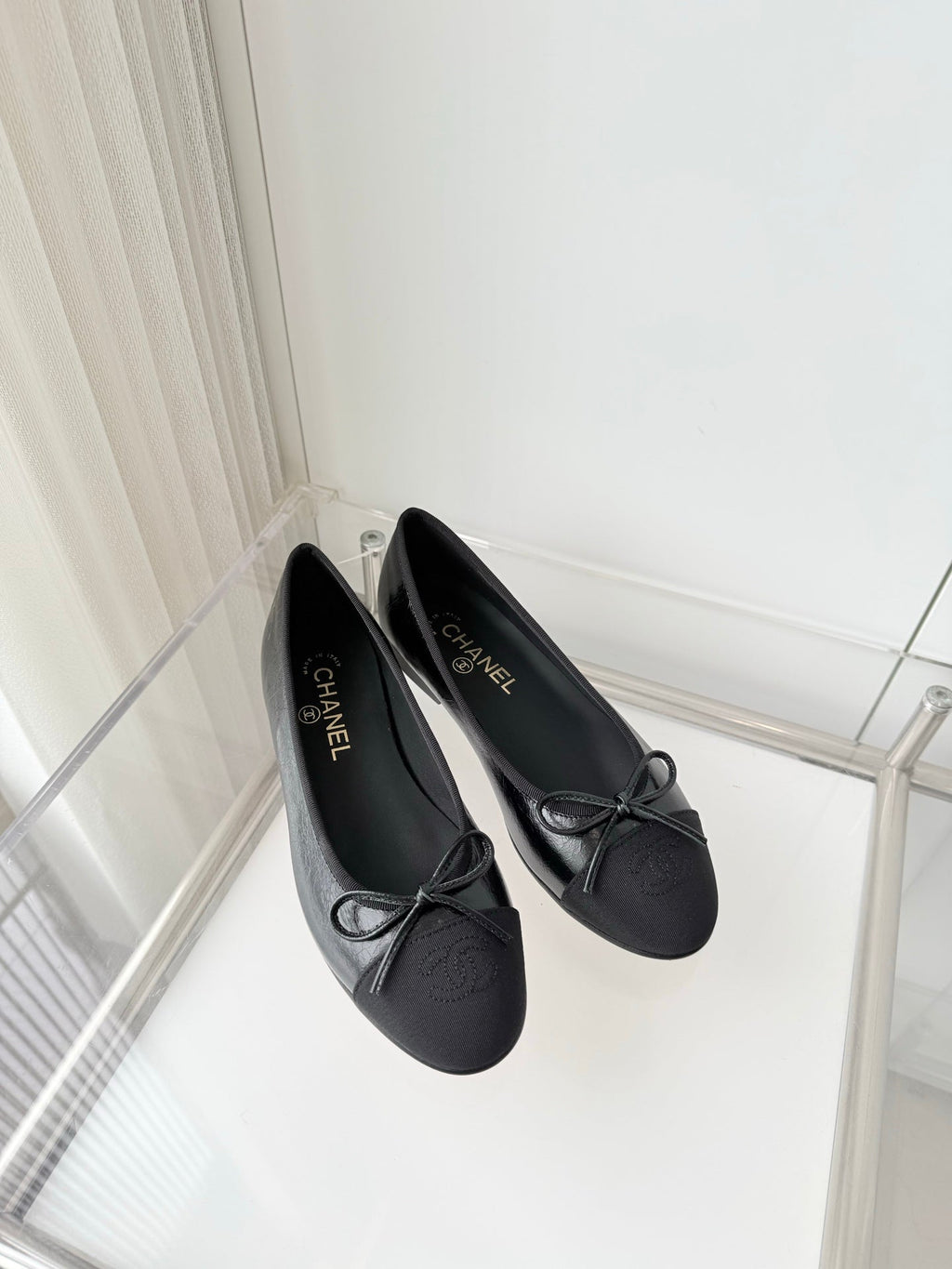 CHANEL 26S BALLET FLATS IN BLACK CALFSKIN WITH FABRIC TOE CAP AND BOW